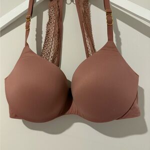 Victoria Secret’s Elegant Lace Trim Bra NWOT